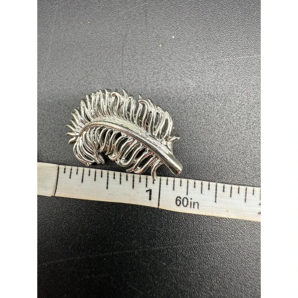 Vintage Coro‎ Silver Tone Feather Clip On Earrings MCM Designer Fashion